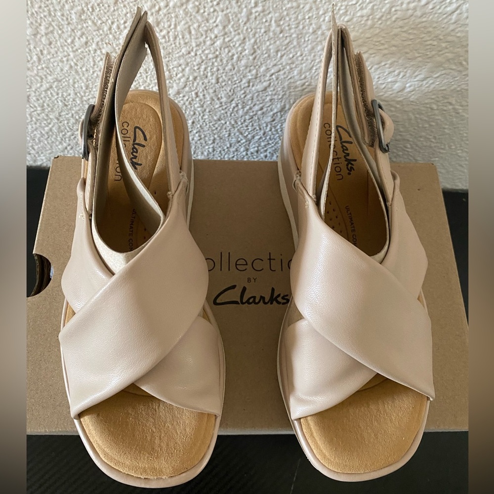 Women’s Clark’s open toe wedge shoe
Size 5 1/2 new steel in box - Picture 3 of 6